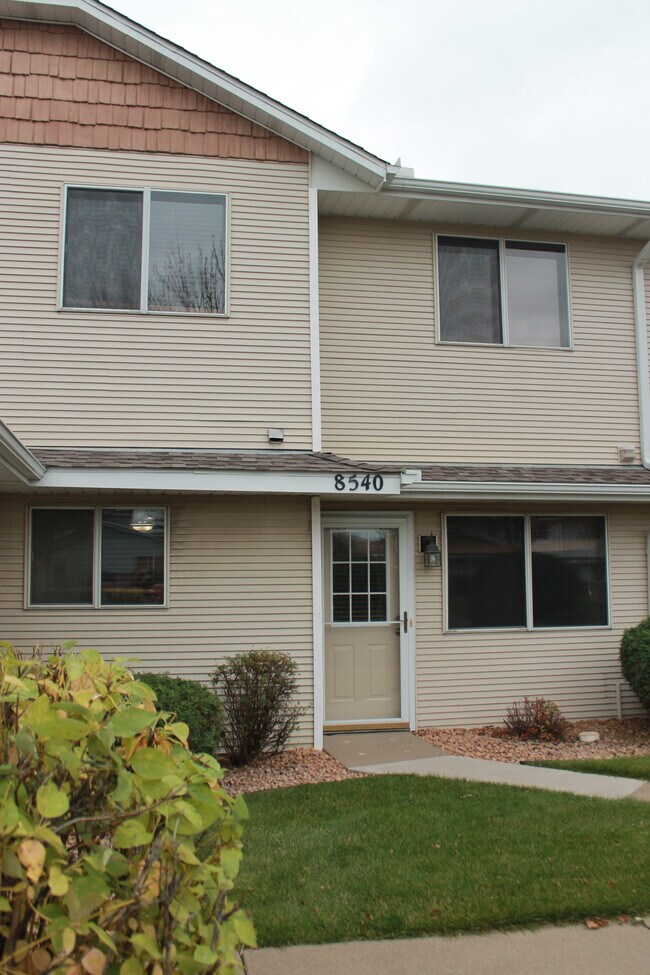 8540 S Pond Trail, Champlin, MN 55316 Townhome Rentals in Champlin MN