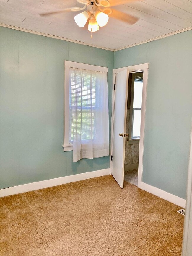 Building Photo - 424 Upton Dr