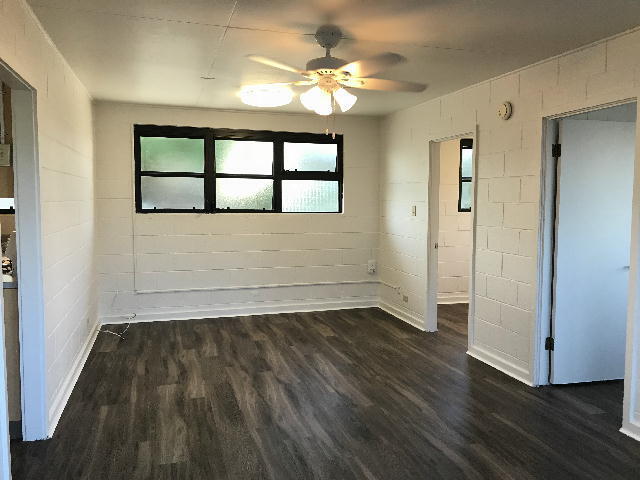 Building Photo - WINAM AVE 2/1/2 cottage, c-fan, W/D