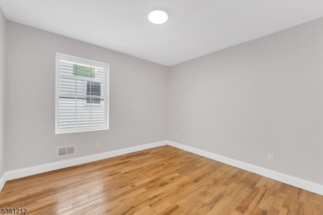Foto del edificio - 138 Milford Ave