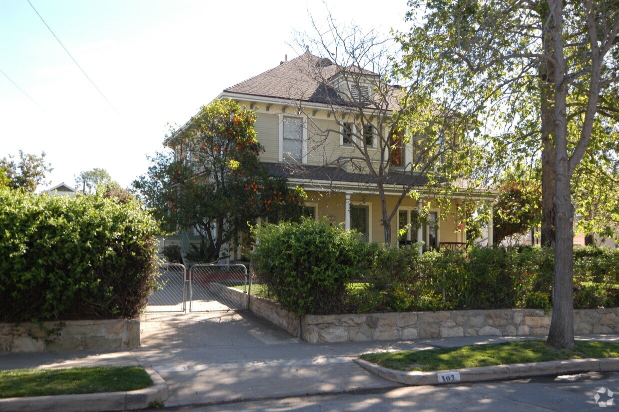 Building Photo - 303 N Mill St