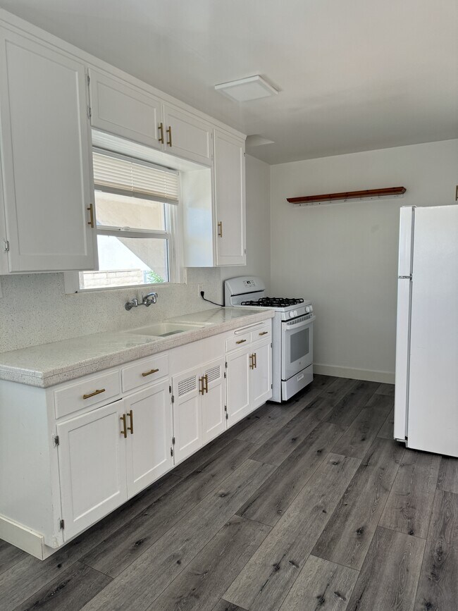 Foto del edificio - 5010 Muir Ave