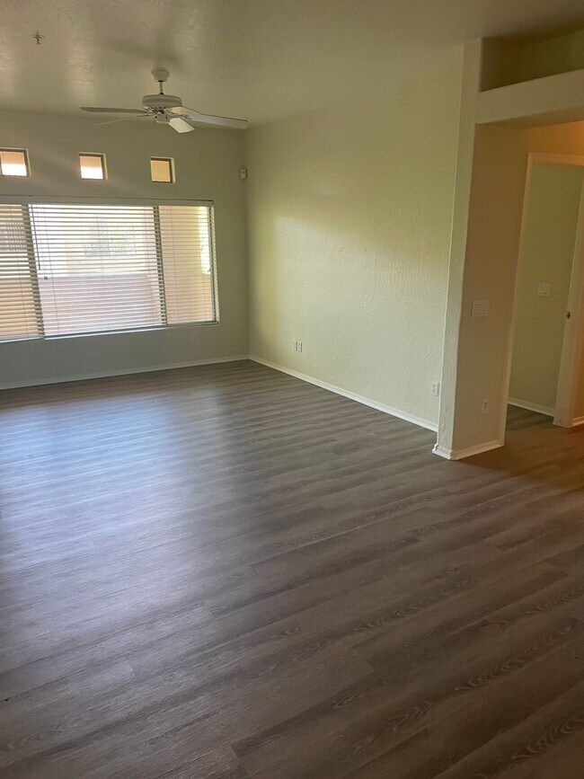 Foto del edificio - 1351 N Pleasant Dr