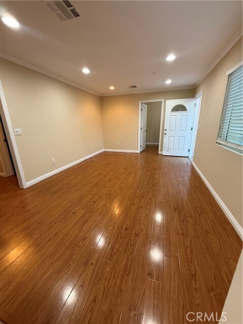 Foto del edificio - 6855 Matilija Ave
