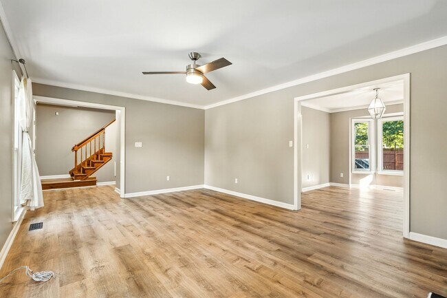 Foto del edificio - 2 Minutes Off I-885 4be / 2.5 ba House in ...