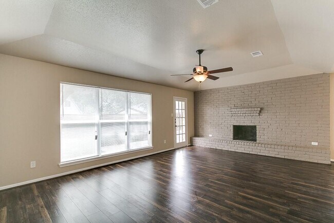 Foto del edificio - 15803 Oakendell Dr