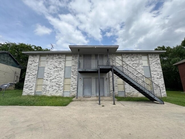 Building Photo - 1708 Benttree Dr