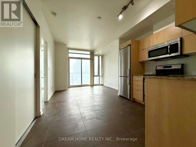 Building Photo - 170-1170 Fort York Blvd