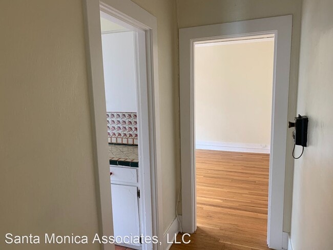Building Photo - 1 br, 1 bath Apartment - 630 NE Lawrence Ave.