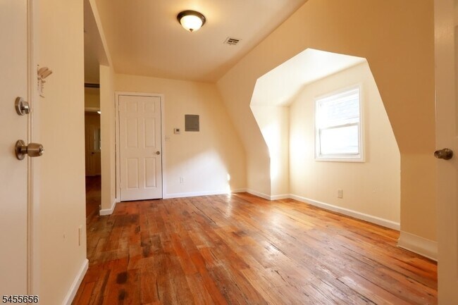 Foto del edificio - 112 Chadwick Ave