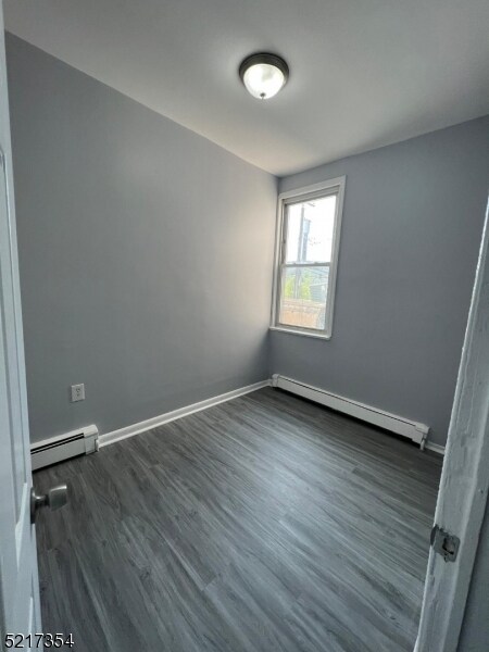 Building Photo - 596 River St