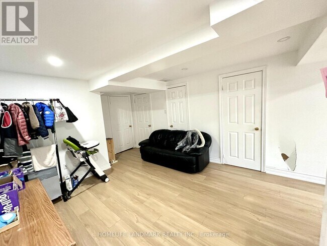 Photo du bâtiment - 9 Captain Francis Dr