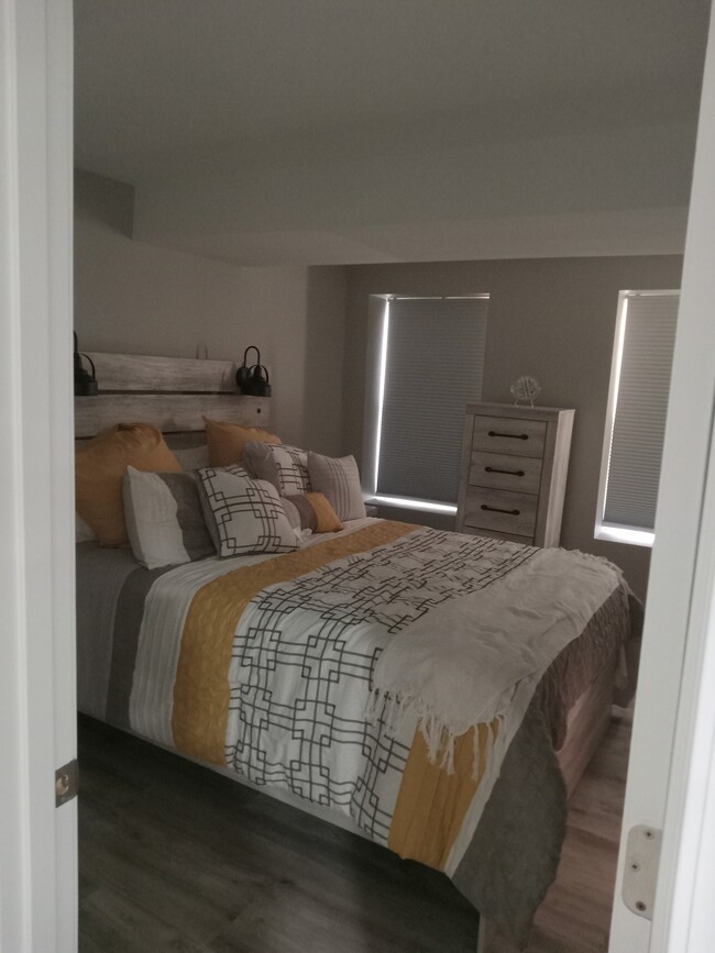 Nice bedroom, Queen size bed with cool gel top. - 609 S Avon Ct