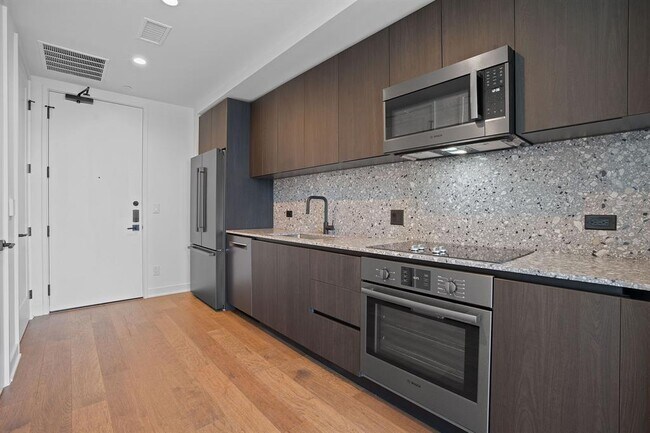 Building Photo - 84 East Ave