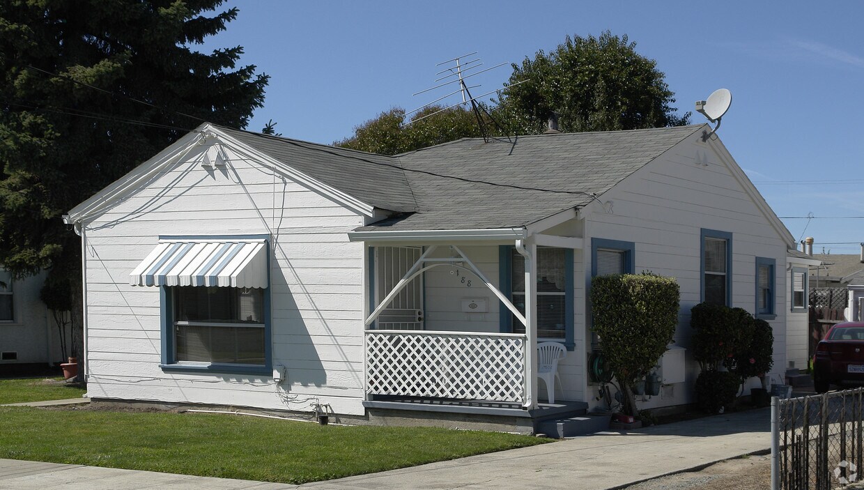 Primary Photo - 188-190 Bristol Blvd