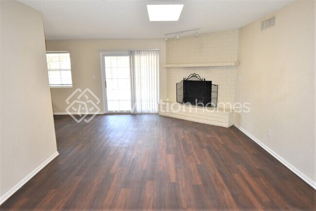 Foto del edificio - 4632 W Poinsettia Dr