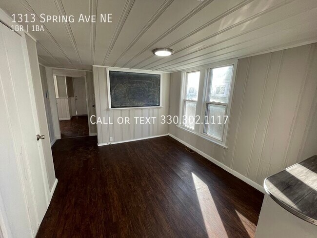 Foto del edificio - One bedroom One bathroom first level apart...