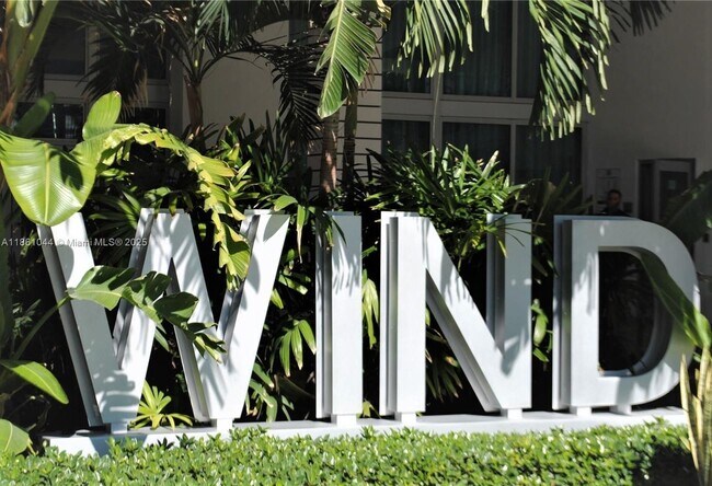 Foto del edificio - 350 S Miami Ave