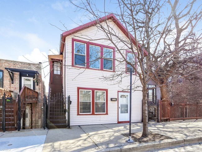 Building Photo - 1725 S Desplaines St