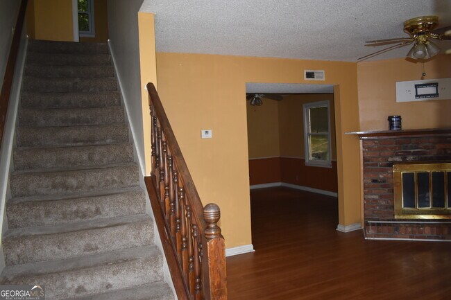 Foto del edificio - 4375 Barrington Pl