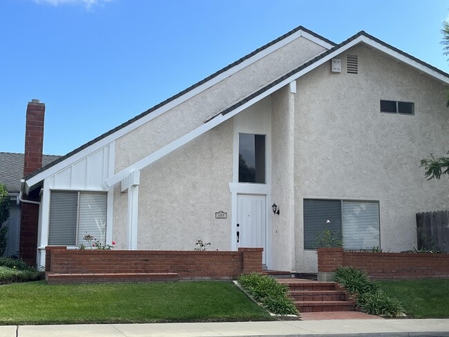 Building Photo - 489 Mariposa Dr
