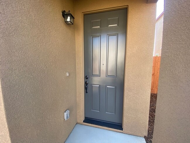 Building Photo - New Home! 3 bedroom 3 Bathroom Home in a G...
