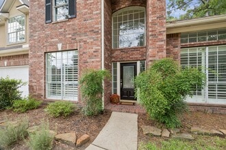 Building Photo - 14 Guinevere Pl