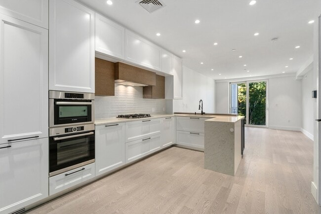 Building Photo - 69 Walnut St