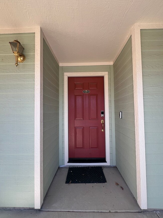 Building Photo - Charming 3/2/2 Home in Gardnerville *MUST SEE*