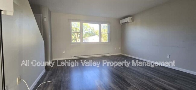Building Photo - 3107 Lucas Dr