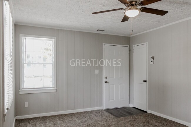 Building Photo - NOW OFFERING $250 OFF FIRST FULL MONTH IF ...
