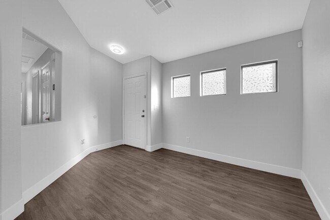 Building Photo - Charming 4-Bedroom Home in a Quiet Las Vegas Community!