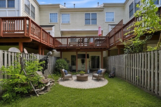 Building Photo - 25203 Dunvegan Square