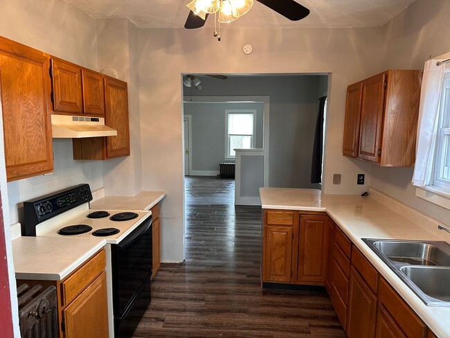 Building Photo - Check Out This 2-Bed/1-Bath House in Bluff...