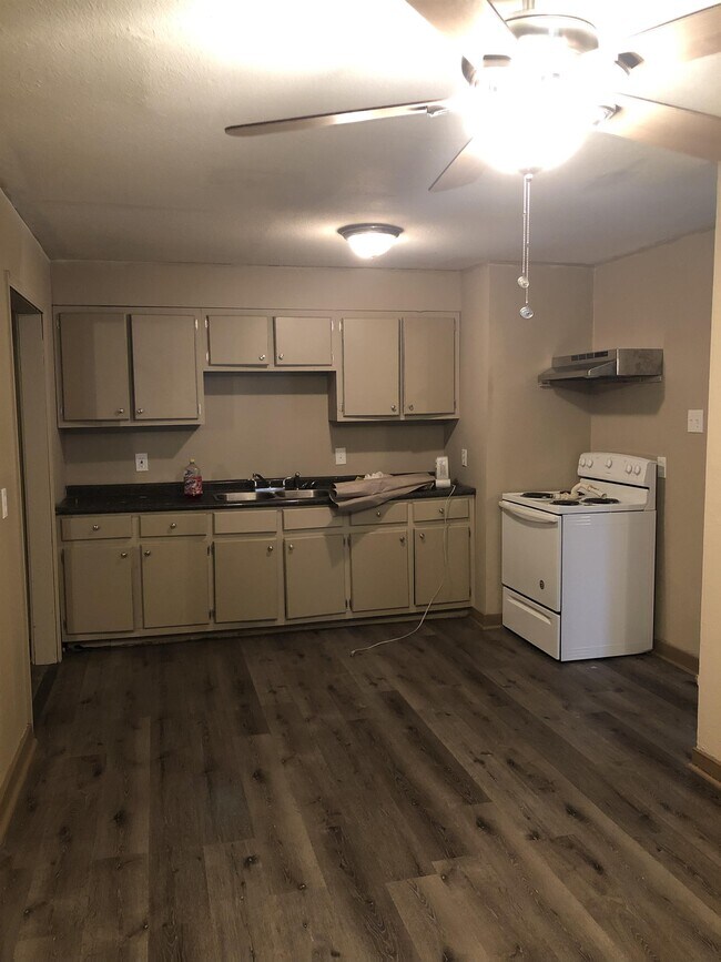 Building Photo - 370 Reed Ave