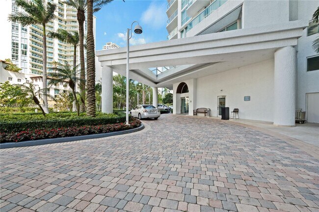 Building Photo - 16400 Collins Ave