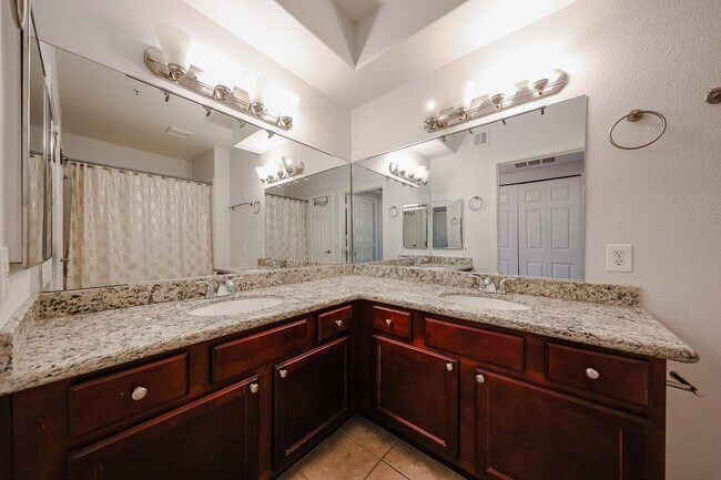 Foto del edificio - 15095 N Thompson Peak Pkwy
