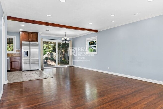 Photo - 1425 W Woodcrest Ave House