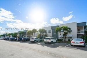 Building Photo - 303 Burgundy G