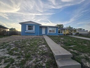 Building Photo - 513 Hollyhock Ln