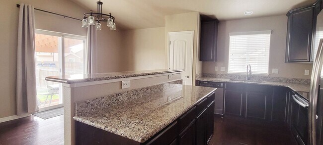 Foto del edificio - 4 Bed 3 Bath 3 Car Garage for Rent in Lorson Ranch!!