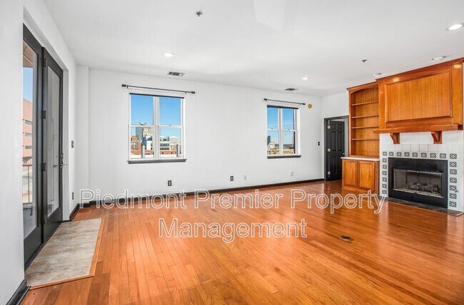 Building Photo - 851 W 4th St
