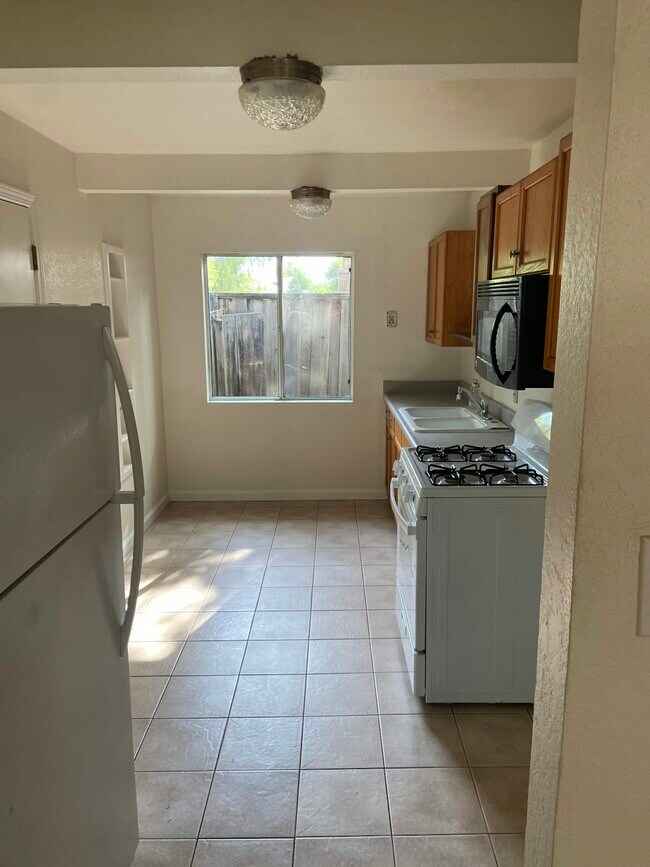 Building Photo - 1642 Second Street, Unit 1640