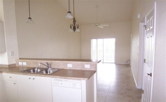 Building Photo - 1490 San Cristobal Ave