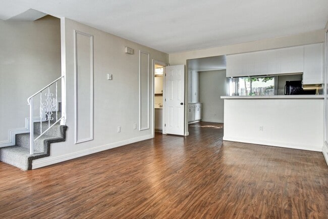 Foto del edificio - 4304 E 5th St