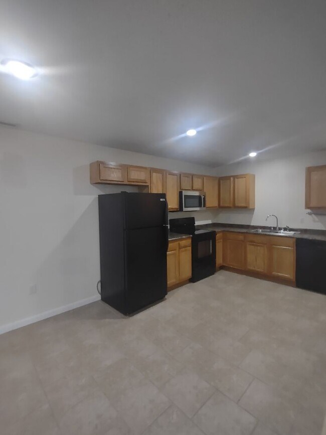 Foto del edificio - Center Duplex 2 Bed 1.5 Bath Benton KY