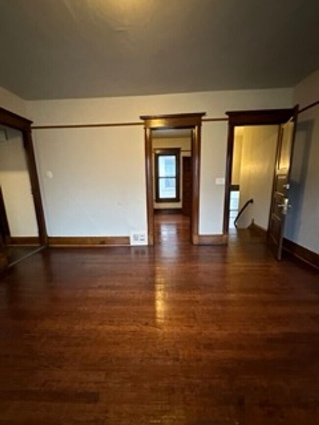 Building Photo - 2355 N Hubbard St