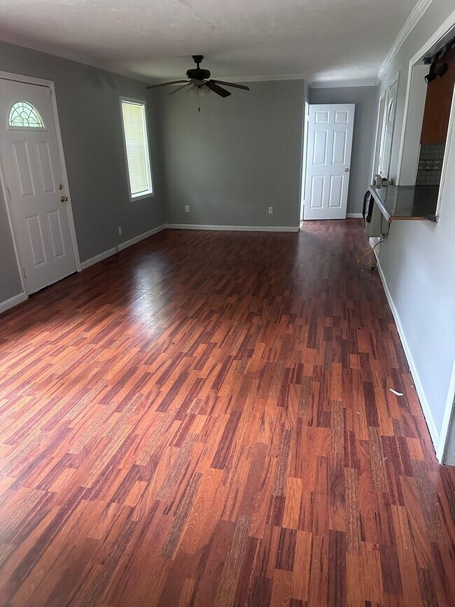 Building Photo - 4 Bedroom Single Family Home in Bolivar