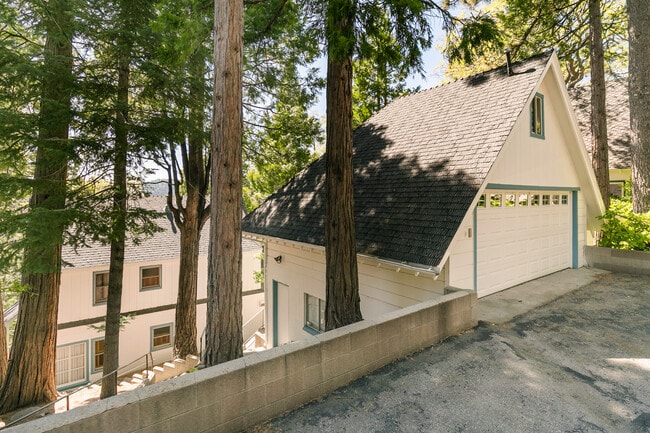 Foto del edificio - 244 John Muir Rd