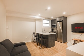 Building Photo - 1849 Av. Lincoln